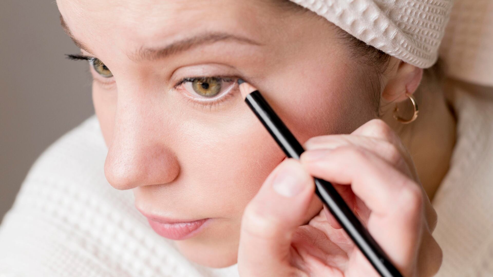 Delineado invisible para los ojos, la tendencia perfecta para mujeres con párpados caídos.