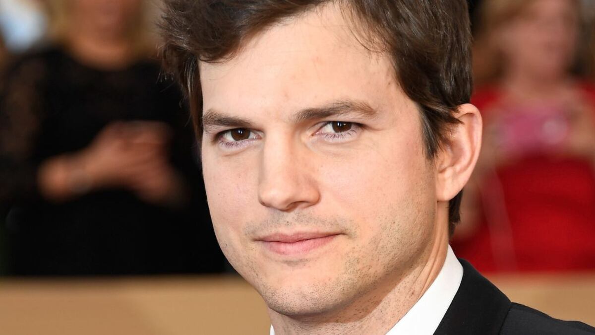 Ashton Kutcher sufrió problemas visuales, auditivos y de equilibrio a causa de una enfermedad