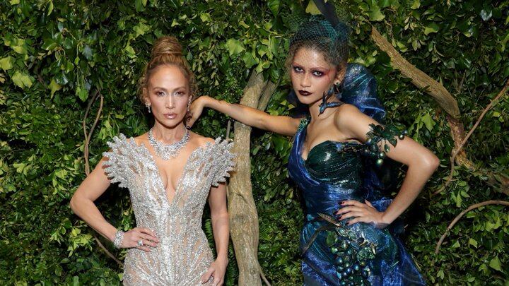 Met Gala 2024: Zendaya y Jennifer Lopez posan juntas, pero a una la tunden por un detalle y a otra la coronan como "la mejor"