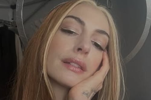 ¿Inapropiado? El polémico look de Anne Hathaway en la Met Gala 2026 que tiene a todos confundidos