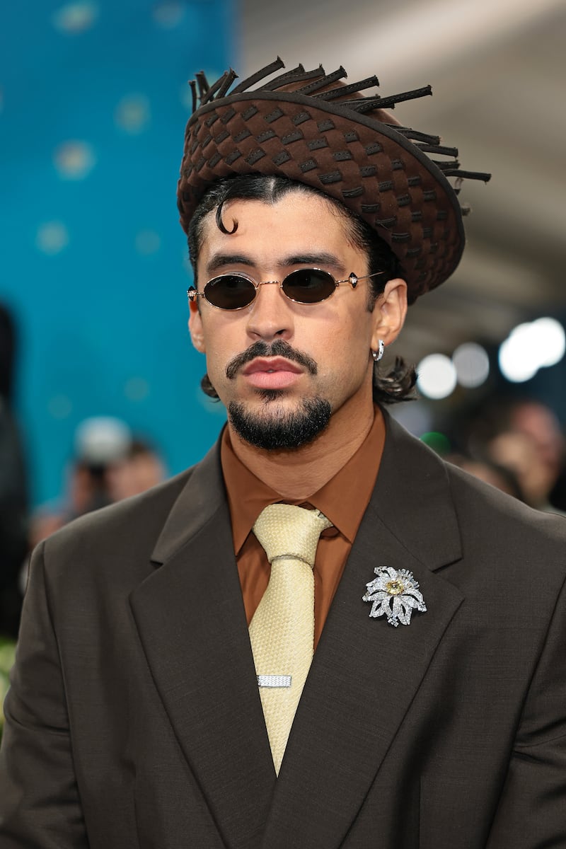 Bad Bunny asiste a la Met Gala 2025 celebrando "Superfine: Tailoring Black Style" en el Museo Metropolitano de Arte el 5 de mayo de 2025 en la ciudad de Nueva York. (Foto por Dimitrios Kambouris/Getty Images para The Met Museum/Vogue)