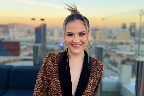 Mar Rendón es festejada por su cumpleaños con una valla rodante en Las Vegas