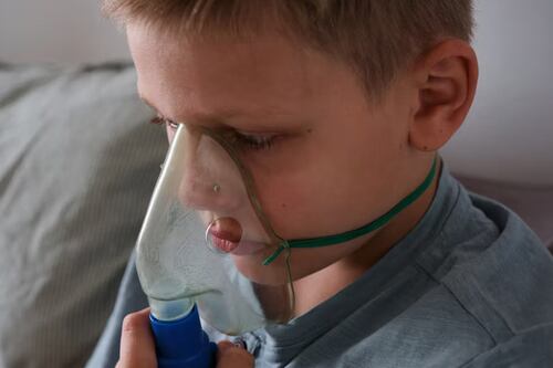 ¿Qué son las Infecciones Respiratorias Agudas y por qué afectan especialmente a niños y adultos mayores en Colombia?