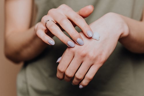 ¿Qué son las uñas ‘ecológicas’? La nueva tendencia de manicure que está arrasando en los salones