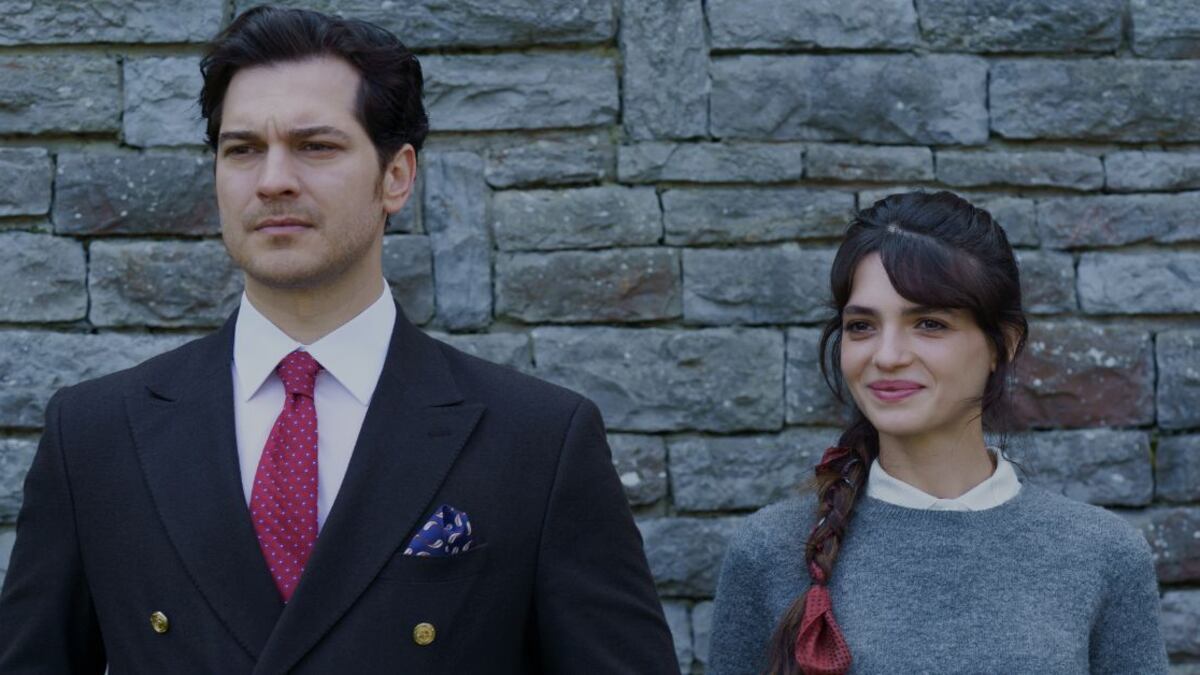 Çağatay Ulusoy y Şifanur Gül protagonizan 'El sastre'