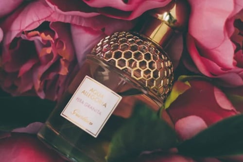 Perfumes de aire francés para regalar el Día de la Madre y llenarla de lujo: 4 fragancias que duran todo el día