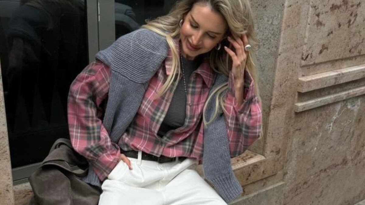 Las camisas de estilo grunge serán tendencia y así se usan.