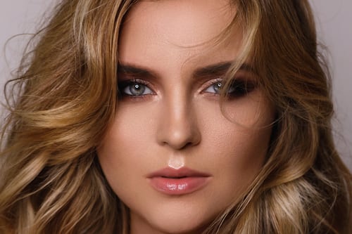 ¿Mejor que el tradicional? El ‘balayage invertido’ causa sensación entre la que buscan un verdadero cambio de look