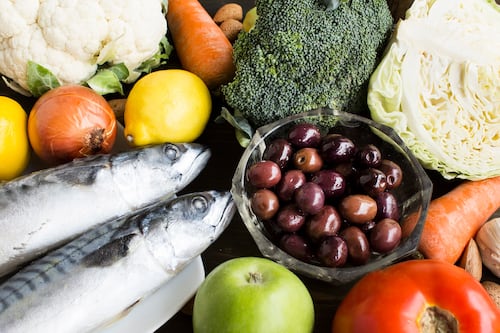 El secreto de los 100 años: La ciencia explica los beneficios de la dieta mediterránea para reprogramar tus células y tener una vida más larga