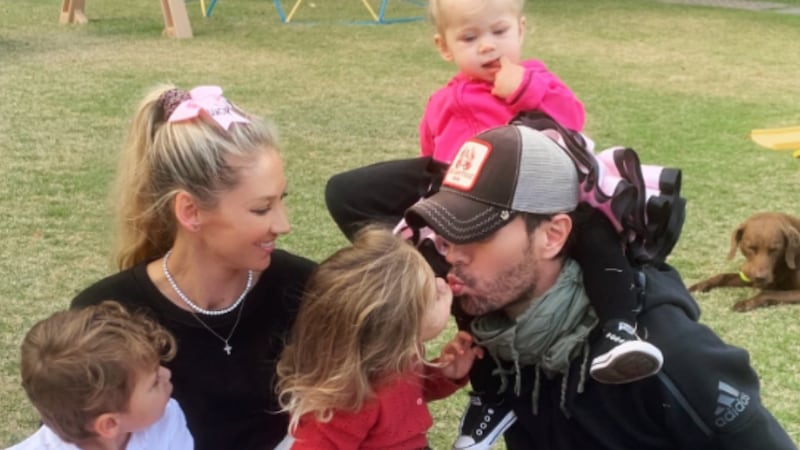 Hijos de Enrique Iglesias sorprende por cuánto han crecido y su sencillez.