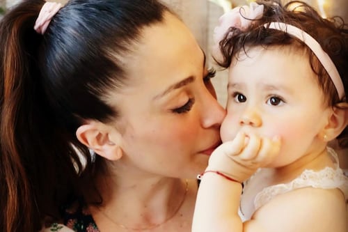 Yamna Lobos derrite de amor a sus fans con video de su hija: “Me sorprende lo grande que está”
