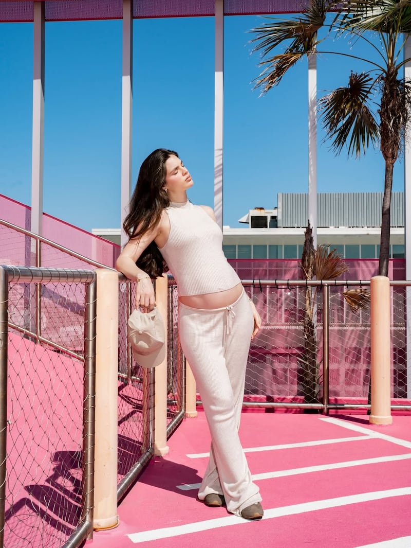 Nadia Ferreira causa confusión tras presumir sus abs durante su embarazo