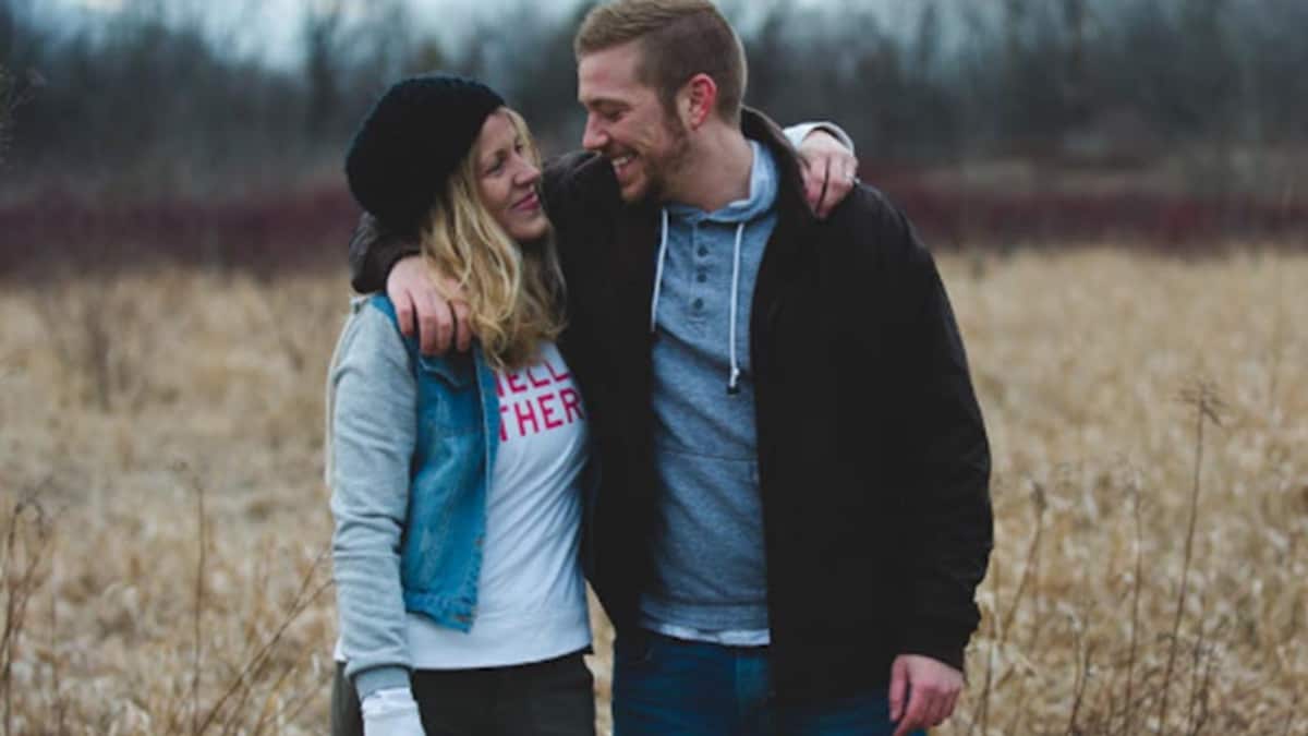 Hombre por qué te mira y no te habla