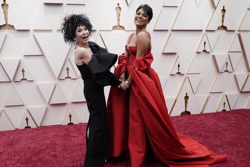 Ariana DeBose hizo historia y entró en un muy selecto grupo en los Oscars