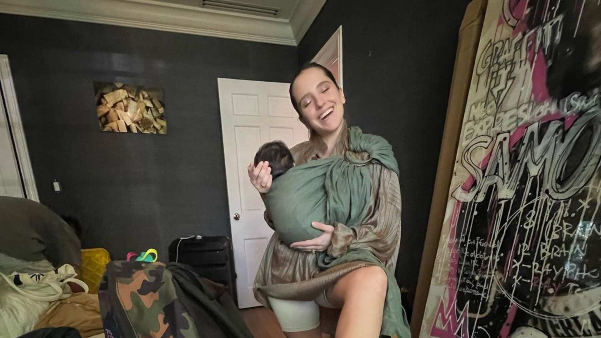 La bebé tiene 9 meses. Ellos reciben consejos de una psicóloga para criar a la bebé.