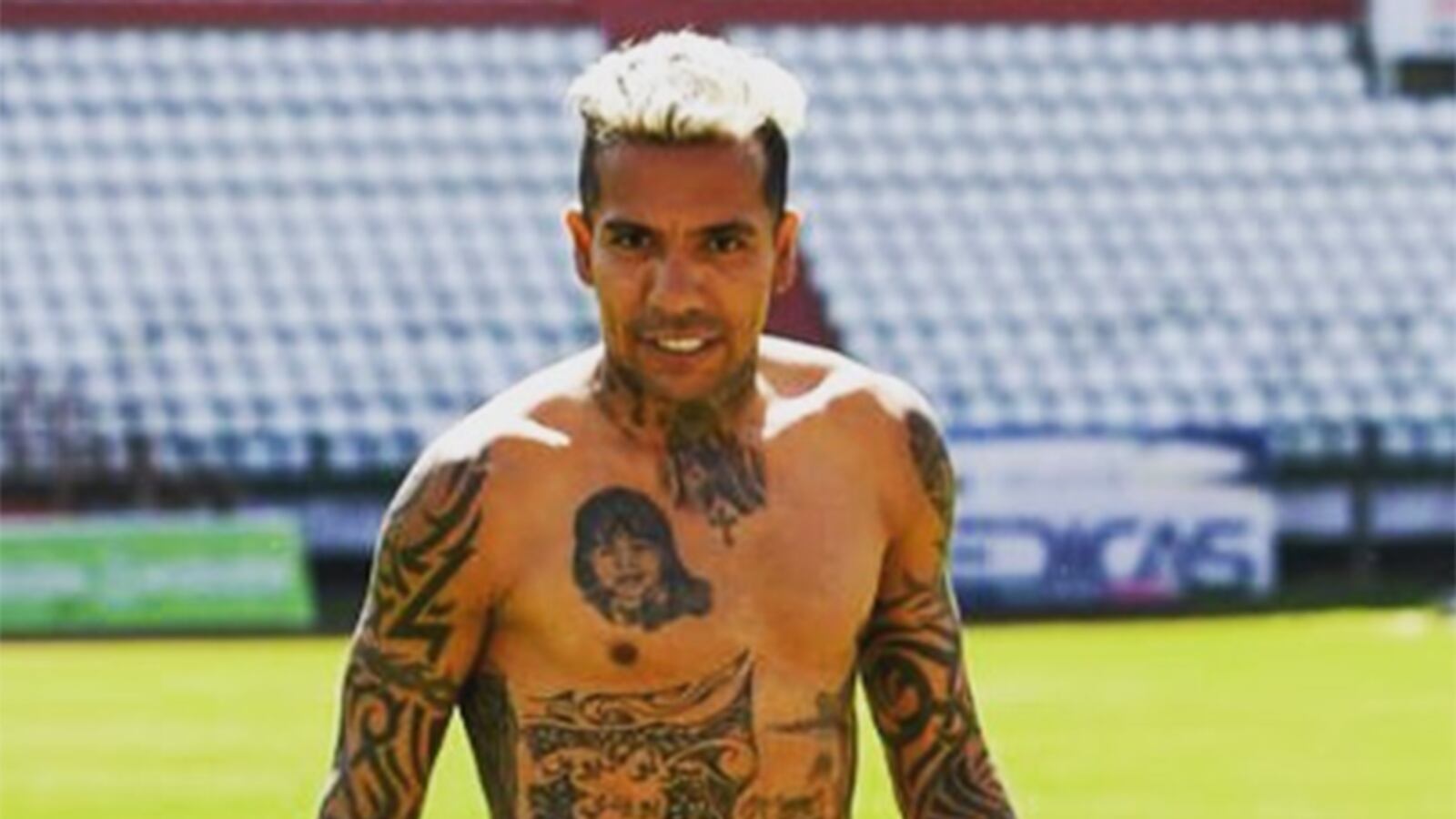 Dayro Moreno recibe duras críticas a su look de Carnaval.