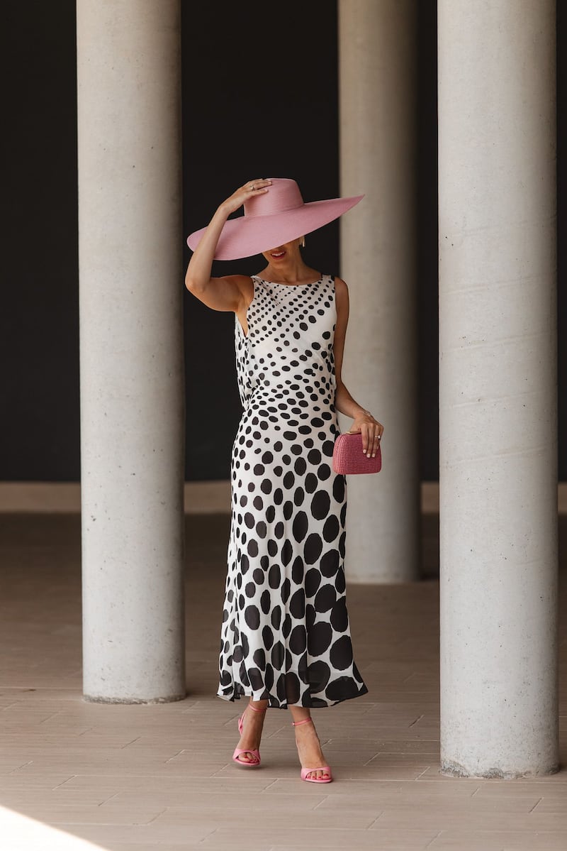 Los 5 vestidos más favorecedores para lucir elegante y moderna después de los 50