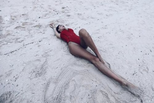 Anastasia Reshetova: La modelo que desafía el bullying por el tamaño de sus pies