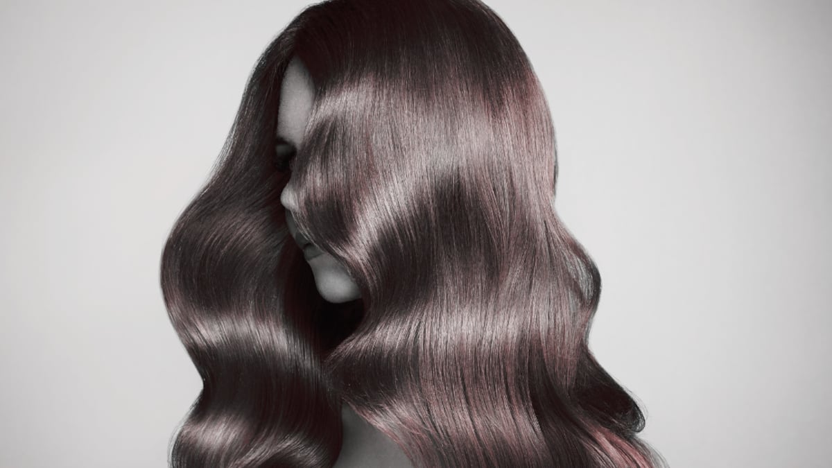 Este es el tinte en tendencia que promete el cambio más sexy, dramático y elegante.