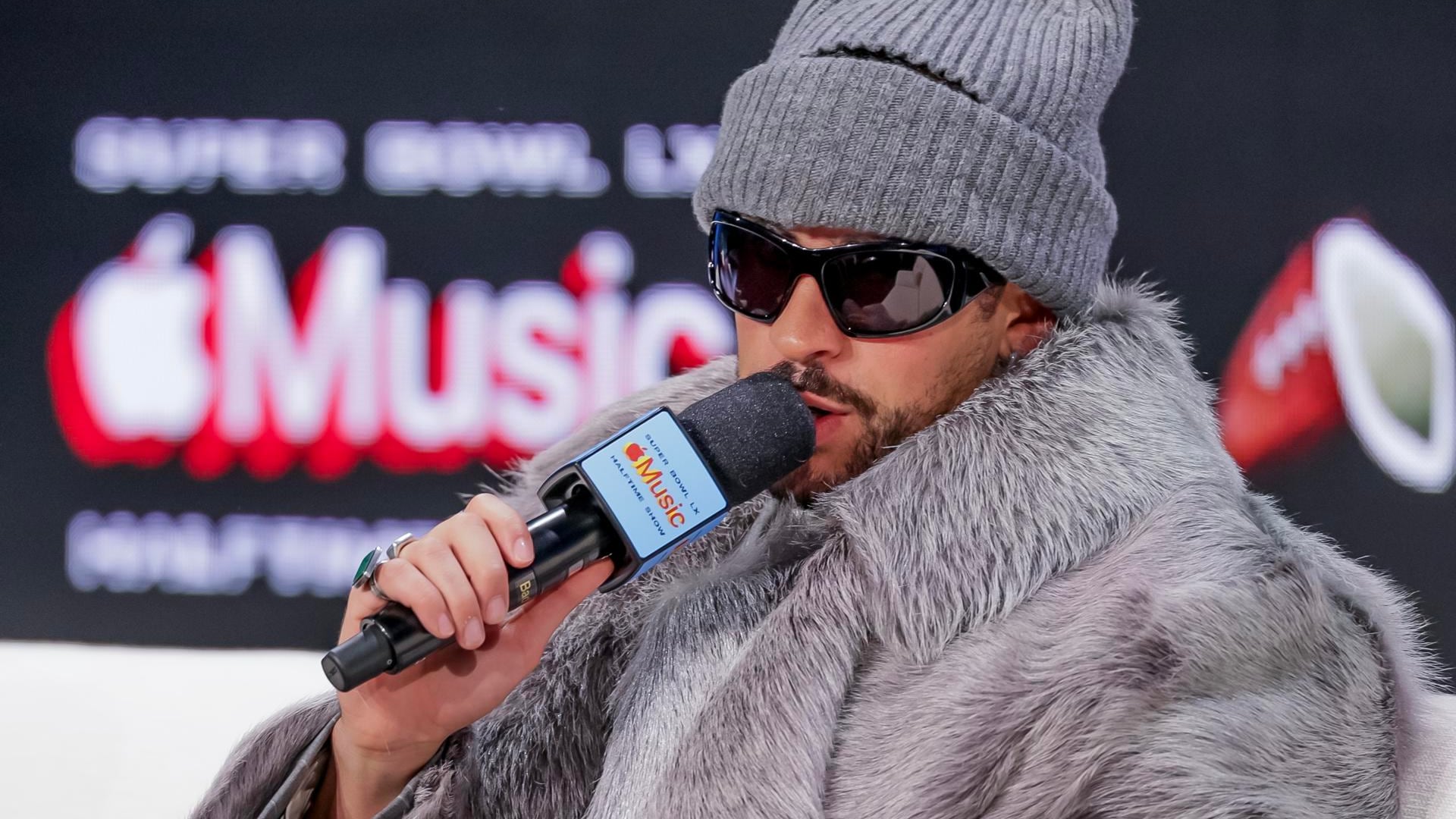 Bad Bunny habla durante la conferencia de prensa previa al Super Bowl LX y el espectáculo de medio tiempo de Apple Music en el Centro de Convenciones Moscone en San Francisco, California, EE. UU., el 5 de febrero de 2026. EFE/EPA/Chris Torres