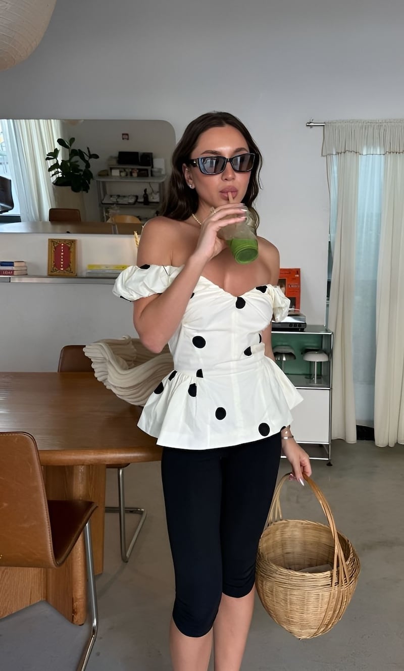 Pantalones capri y blusas péplum