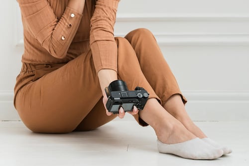 ¿Adiós tenis? Los zapatos ’guante’ prometen comodidad y estilo: así se usan