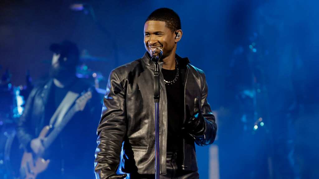 Usher se une a la lista de artistas en el medio tiempo del Super Bowl LVIII