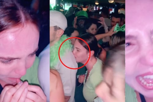 Mujer marca con labial las camisas de varios hombres; presume los hechos en TikTok