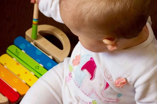 10 nombres inspirados en la música para ponerle a tu bebé: todos son muy sonoros y especiales