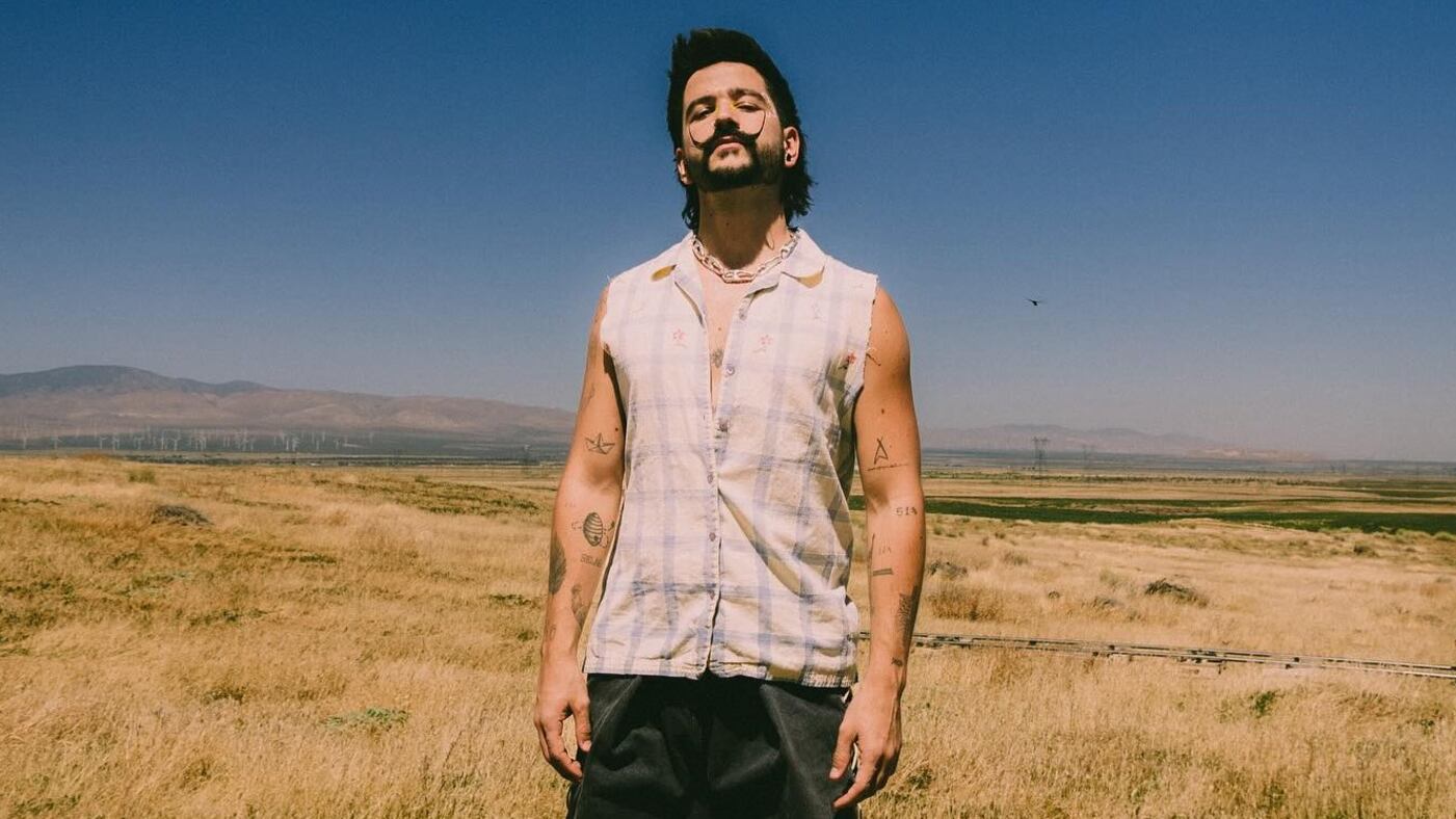 Por medio de un video el cantante Camilo expresó una de las formas para poder alcanzar la felicidad.