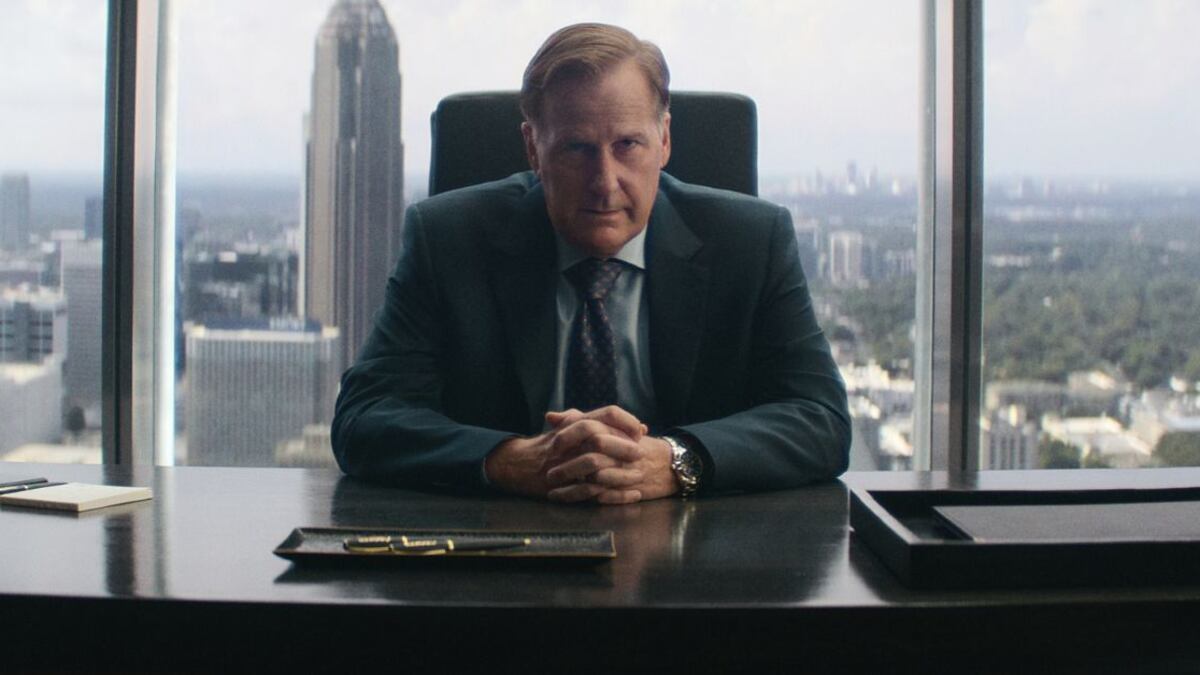 Jeff Daniels como Charlie Croker en la serie 'Todo un hombre'