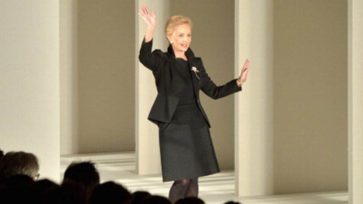De las prendas aliadas al lápiz labial perfecto: los 10 tips de Carolina Herrera para que una mujer de 60 se vea elegante