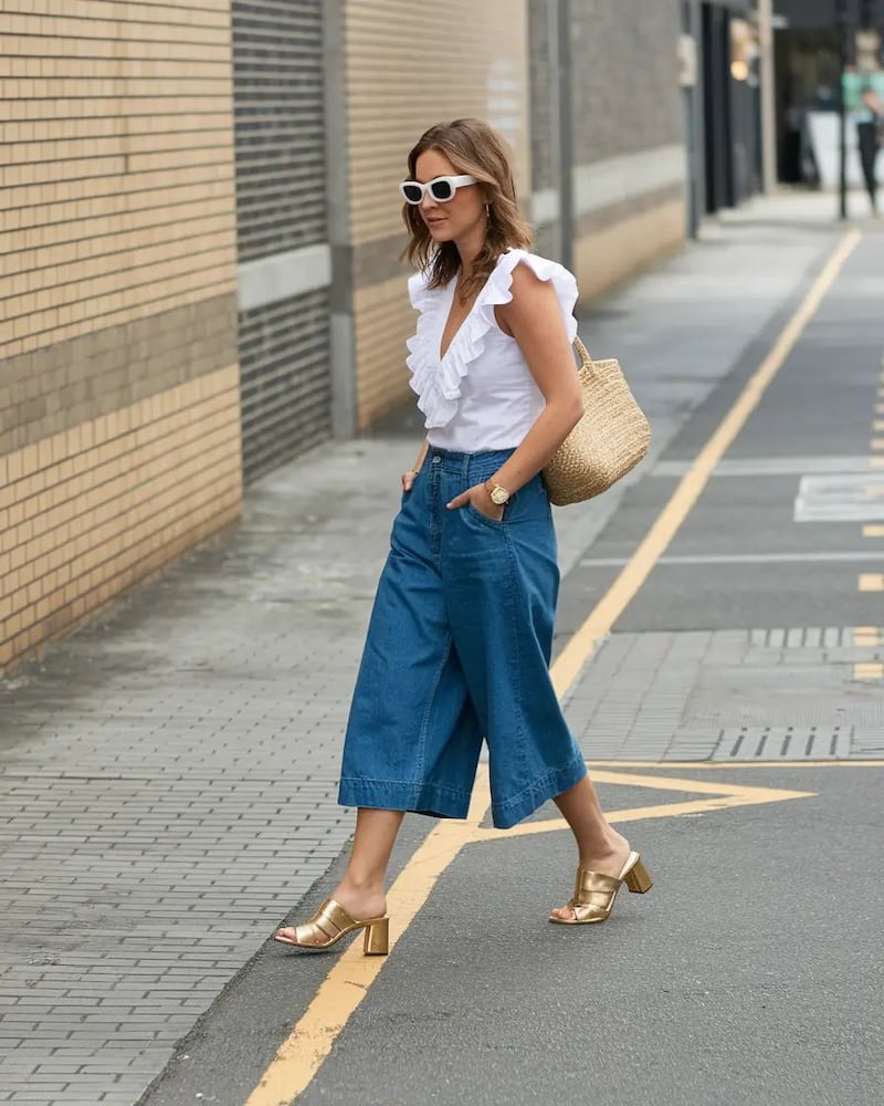 5 looks favorecedores con pantalones culotte ideales para mujeres de 40 y 50
