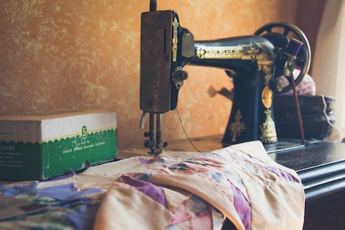 ‘Las costureras de Auschwitz’, una novela que habla sobre la fuerza femenina y la amistad entre mujeres 