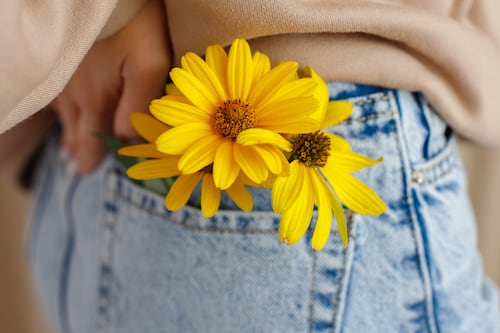 ¡Ni acampanados, ni culotte! Los jeans ‘españoles’ serán tendencia: ¿cómo son y a quién favorecen?