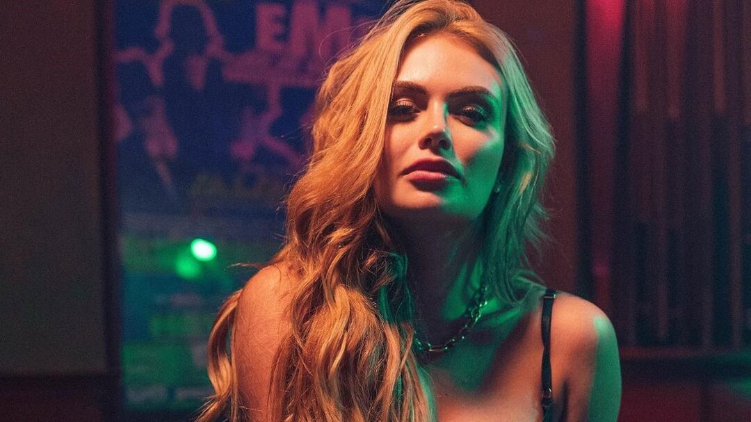 La empresaria Sara Uribe respondió a varias preguntas sin ninguna inhibición y aclaro lo que es natural en su cuerpo.