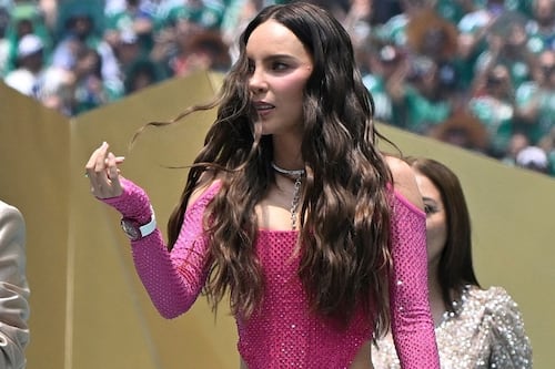 Mhoni Vidente vincula a Belinda con los Illuminati tras polémica presentación