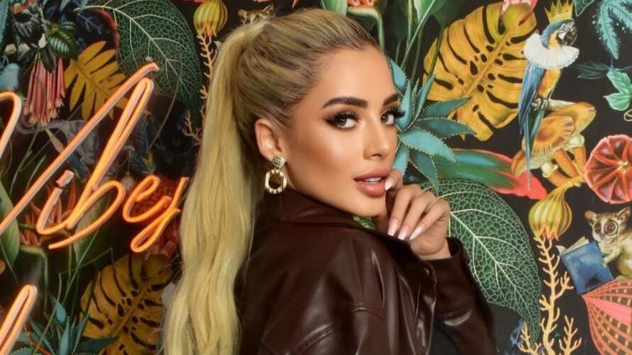 Hija de Marbelle apareció en redes sociales tomando tetero