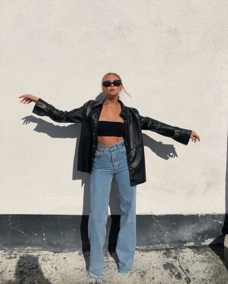 ¿Qué son los ‘granny jeans’? La nueva tendencia de pantalones que prometen una silueta estilizada