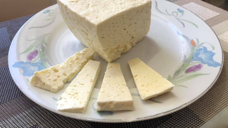 El Instituto Nacional de Patrimonio Cultural declaró al queso chonero como Patrimonio Cultural Inmaterial del Ecuador.