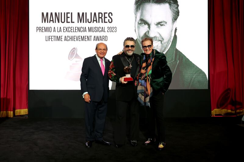 La Semana de la 24ª Entrega Anual del Latin Grammy comenzó con con la entrega de Premios Especiales que incluyó a los siguientes homenajeados: Carmen Linares, Mijares, Arturo Sandoval, Simone, Soda Stereo, Ana Torroja, Alex Acuña, Gustavo Santaolalla y Wisón Torres.