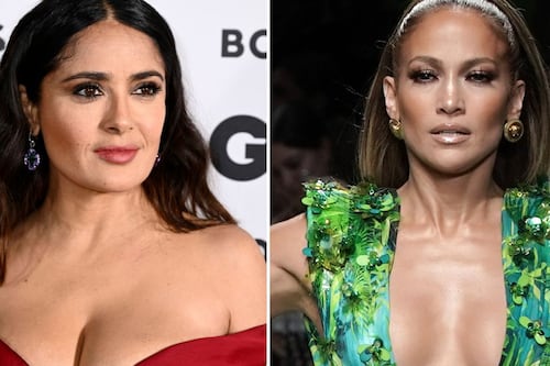 4 veces que JLo y Salma desafiaron a Carolina Herrera y llevaron looks escotados a sus 50 luciendo como de 20