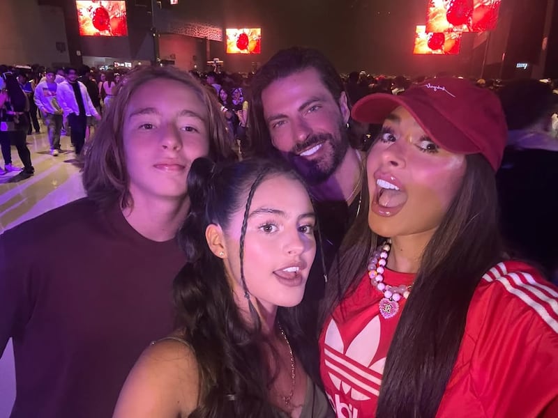 Galilea Montijo junto a Isaac Moreno, su hijo Mateo y Tania Nicole Chávez