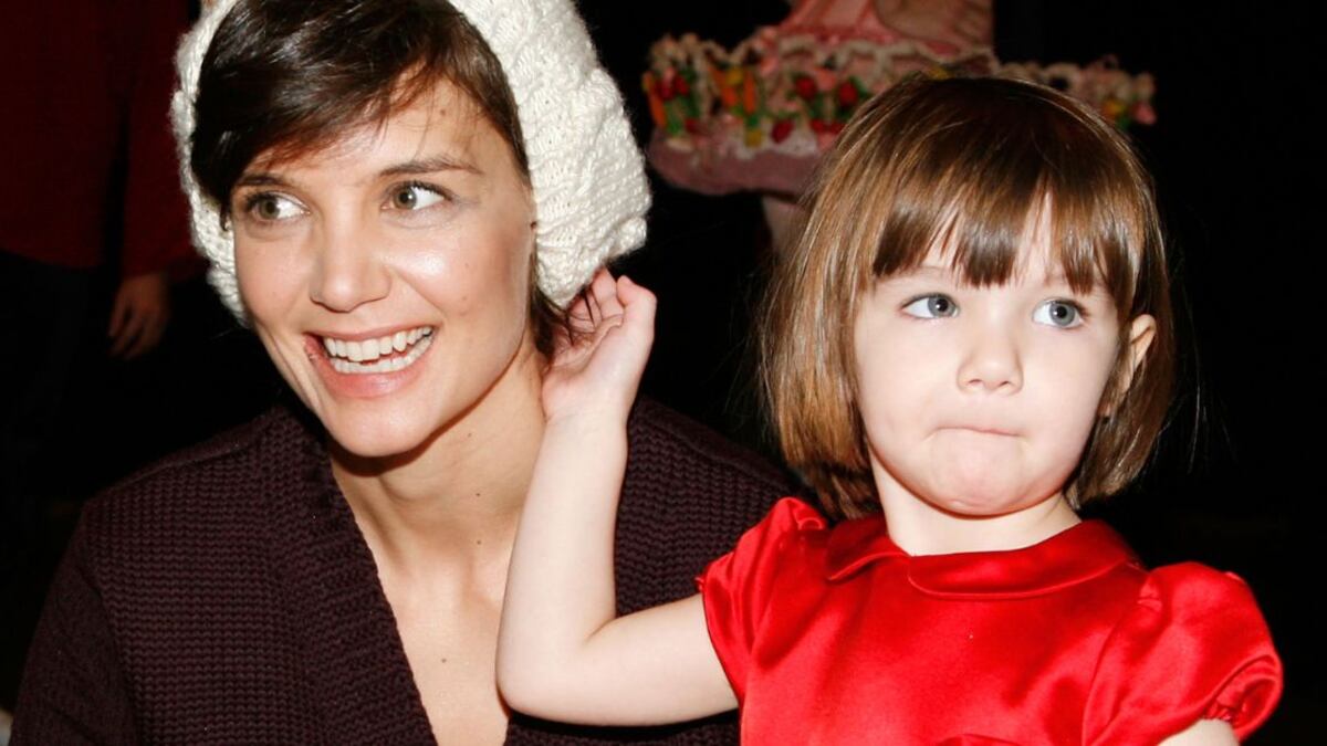 Suri Cruise mantiene una estrecha relación con su madre, Katie Holmes