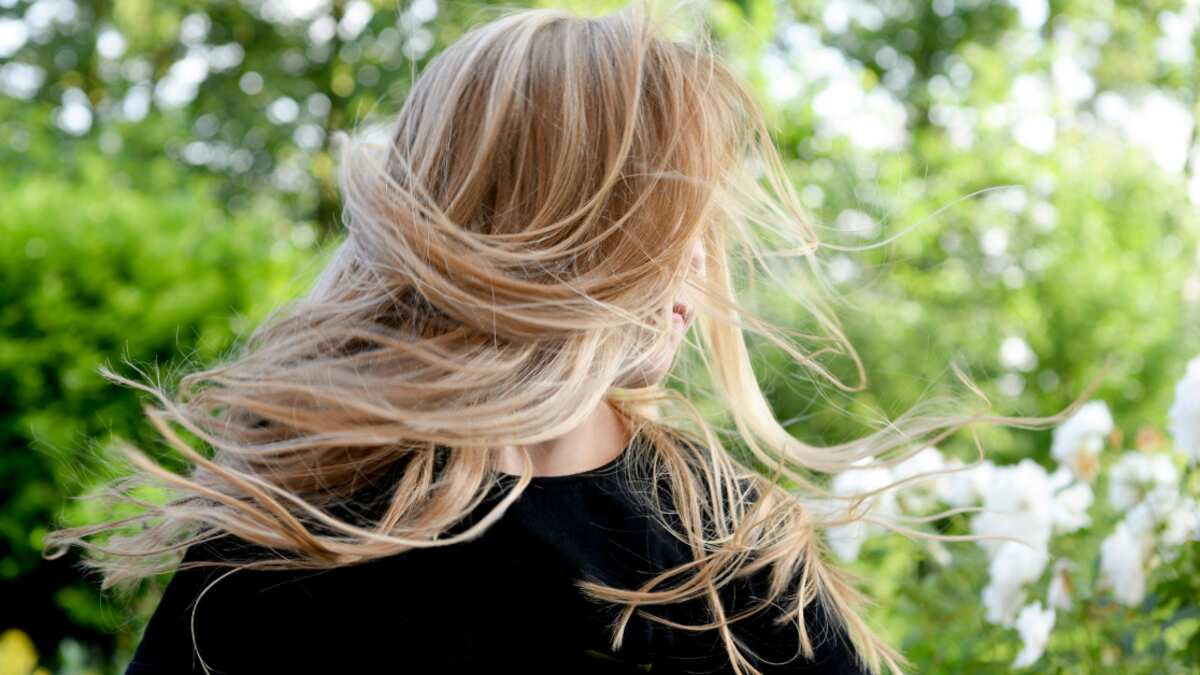 El estilo de mechas noventero regresa con más fuerza esta primavera y así lo puedes llevar.