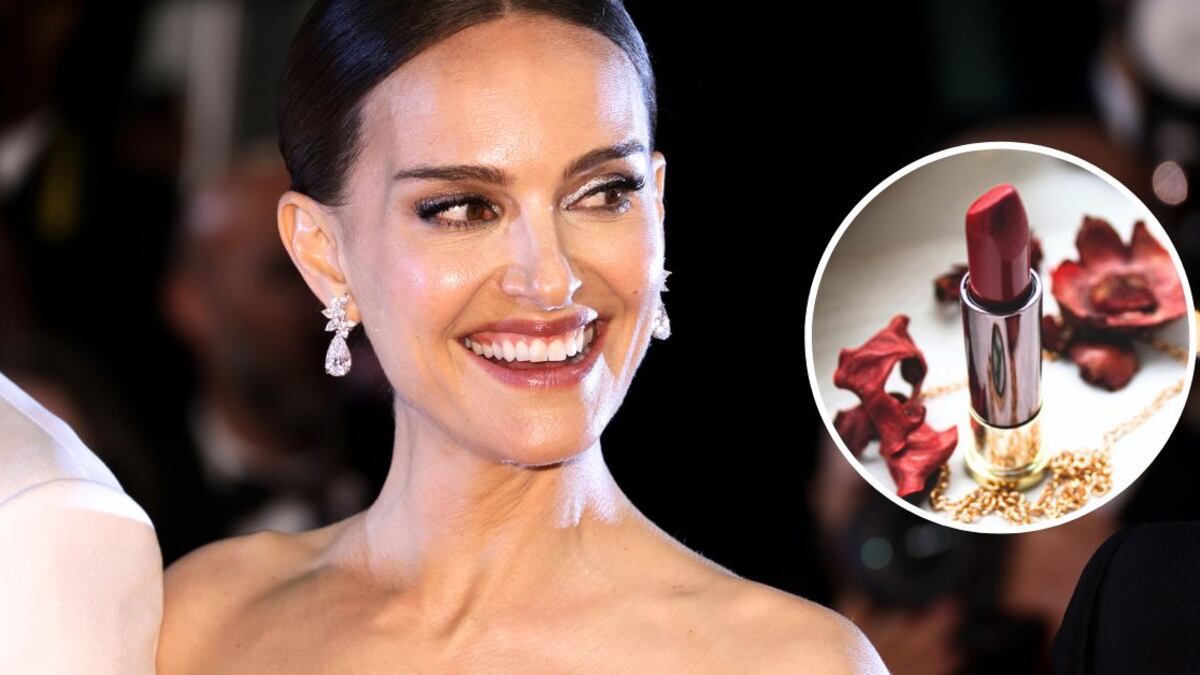 Natalie Portman tiene el color de labios que Carolina Herrera aplaudiría.
