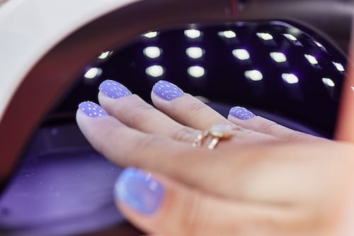 ¡Uñas radiantes y libres de tóxicos! Europa dice basta a dos sustancias nocivas