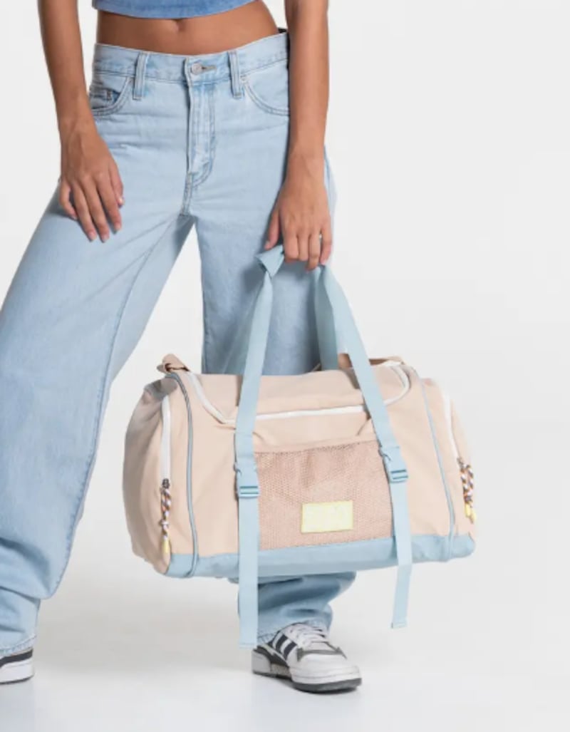 El bolso deportivo deja de ser accesorio secundario, ahora protagoniza las rutinas diarias, saludables y productivas