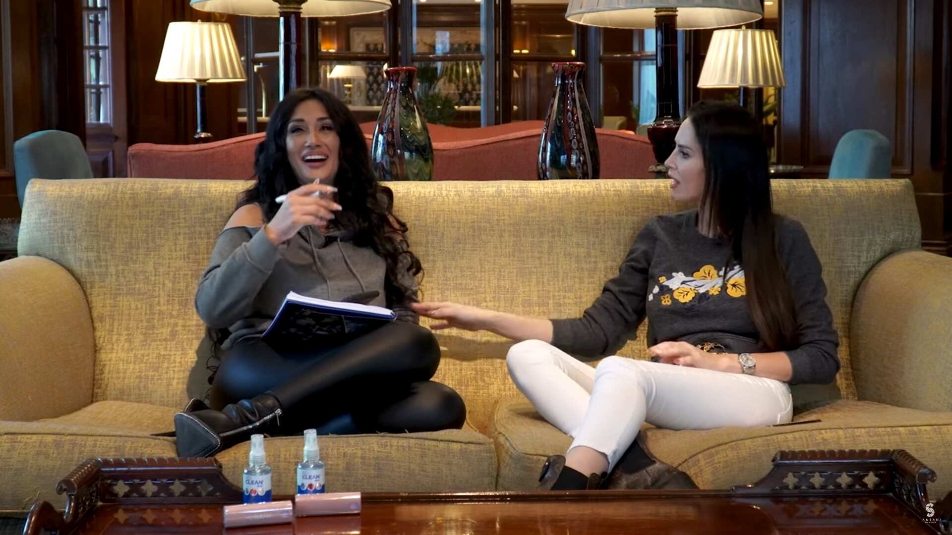 Pamela Díaz y Adriana Barrientos en #SinEditar