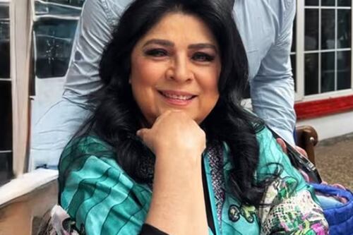 “¿Qué le pasó?”: Victoria Ruffo recibe regalo inesperado pero haters no perdonan su aspecto al recibirlo